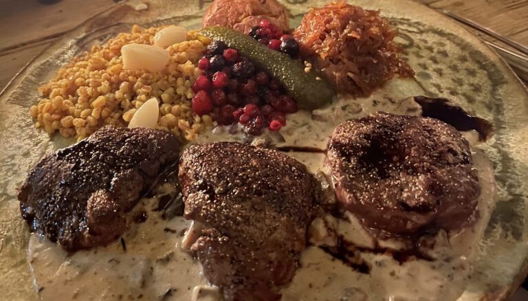 Olde Hansa restoran. ToiduNautleja