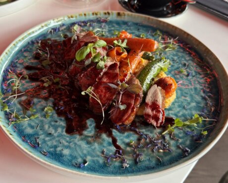 Gourmet-elämys Tallinnassa KAI-ravintolassa – unohtumattomat maut ja runsaat annokset